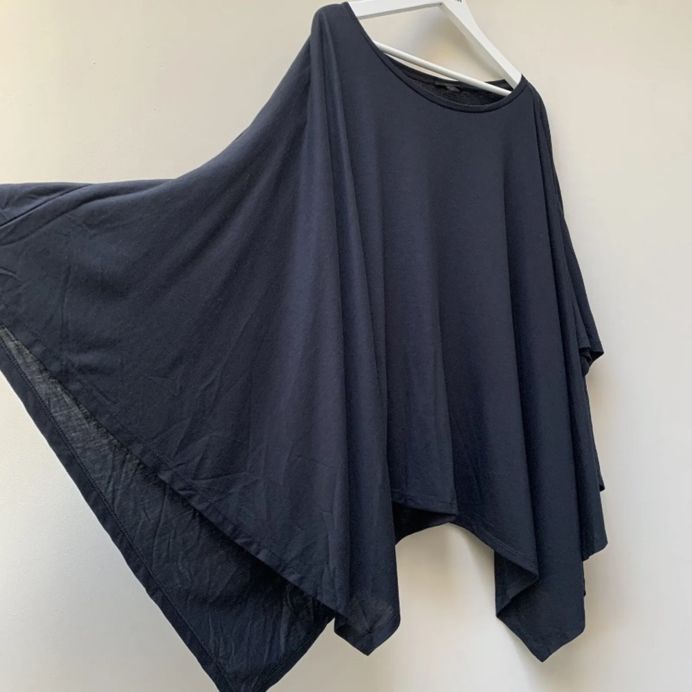 COS Black Jersey Top 
Medium
Boxy / Oversized
Asymmetrical hem - Picture 3 of 11